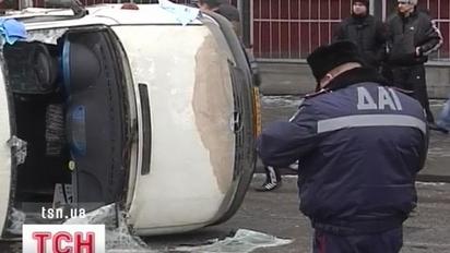 Маршрутка з пасажирами протаранила відразу дві вантажівки