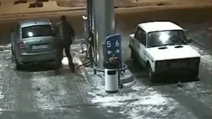 Водій намагався  з запальничкою перевірити, чи повний бензобак