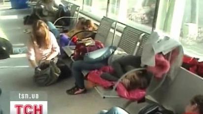 Львівські діти стали заручниками варшавського аеропорту