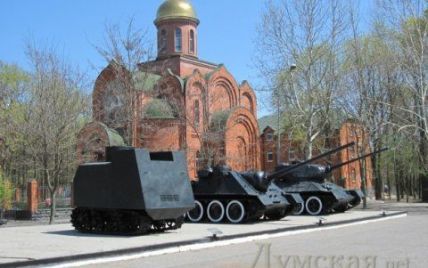 В Одесі до Дня Перемоги танки пофарбували в чорний колір (фото)
