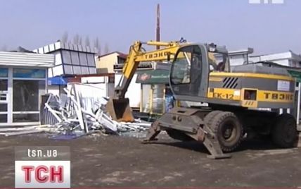 У Києві змели бульдозером кіоски депутатів