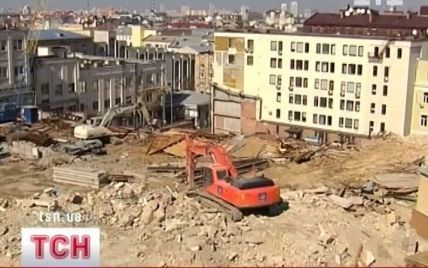 Ахметов відновить зруйновані фасади на Андріївському узвозі