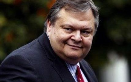 Міністра фінансів Греції пенсіонер облив йогуртом