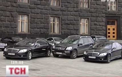Українські чиновники б'ють європейські рекорди за кількістю службових авто
