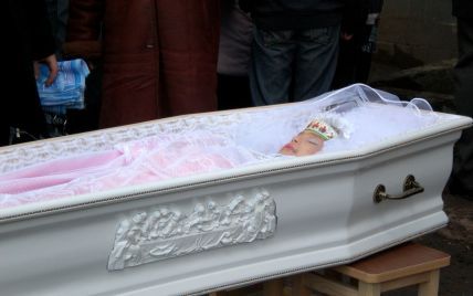 Похорон Оксани Макар: 18-річна жертва садистів лежала в труні "як принцеса"