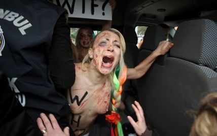 Услід за Росією українських FEMENісток видворила Туреччина