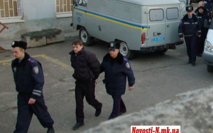 У Януковича публічно "відшмагали" міліцію за миколаївських виродків