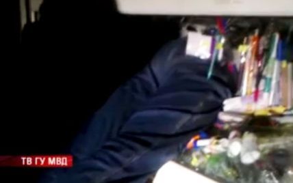 Росіянин намагався пограбувати кіоск і застряг в його віконці