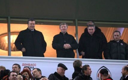 Янукович мріє, щоб його не помічали на стадіонах