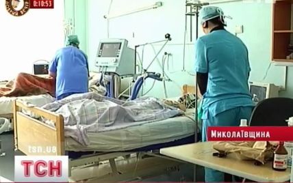 У Миколаєві жорстко побита дівчина вже сьомий день не виходить із коми
