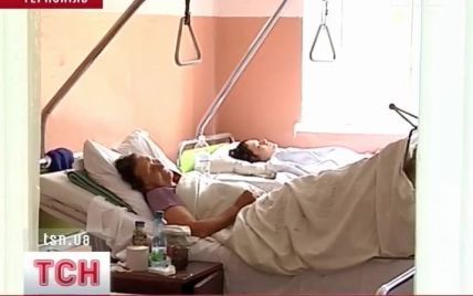У Тернополі двоє незнайомих одночасно випали з багатоповерхівки