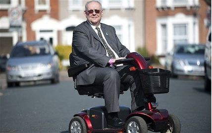 Чоловік королеви Британії безцеремонно пожартував з 60-річного інваліда