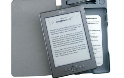 Для букрідерів Kindle випустили чохол зі світильником (фото)