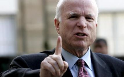 Маккейн считает позором отказ США предоставить Украине оружие