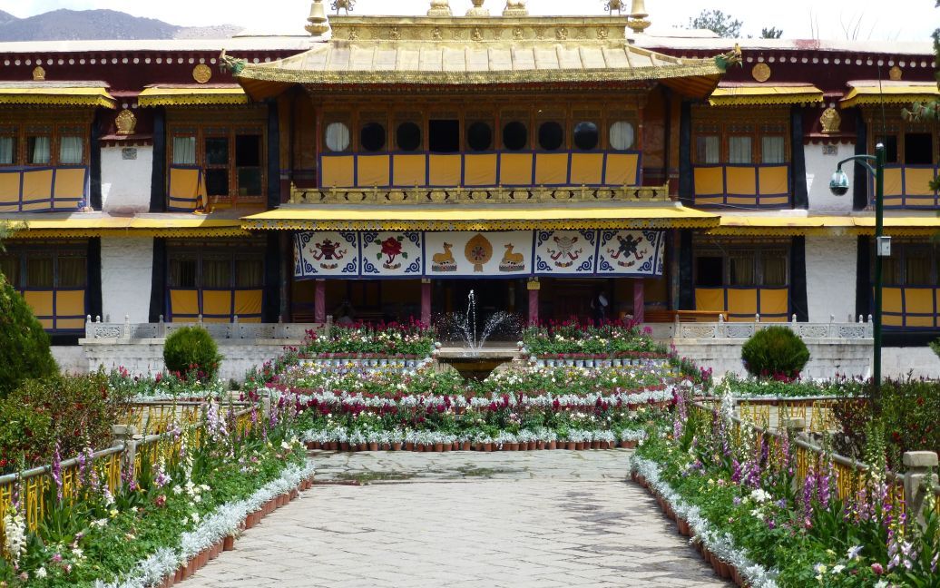 Дом Далай Ламы 14-го в Нирбулинке / © 