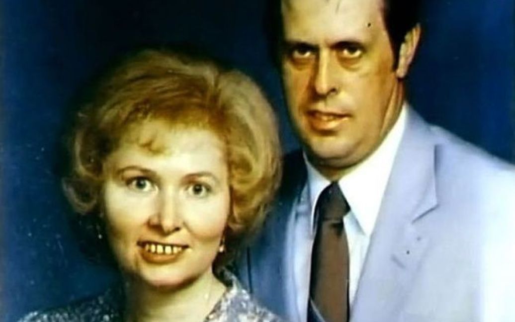 bad family photos creepy couple