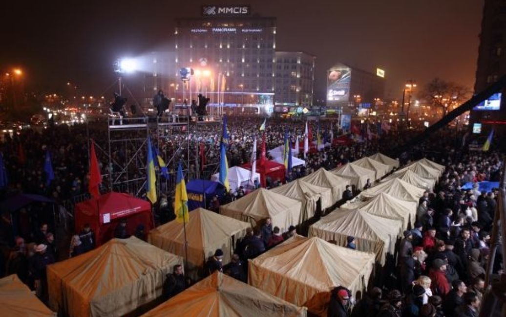 На Європейській площі встановили 20 тентів і 15 наметів / © Українське фото