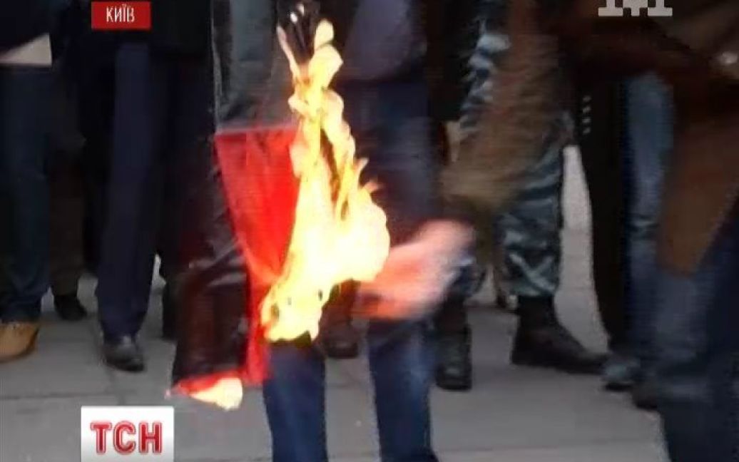Комуністи спалили три прапори УПА / © 