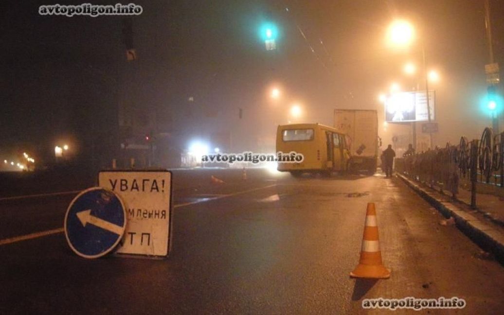 Водій через туман не помітив вантажівку / © avtopoligon.info