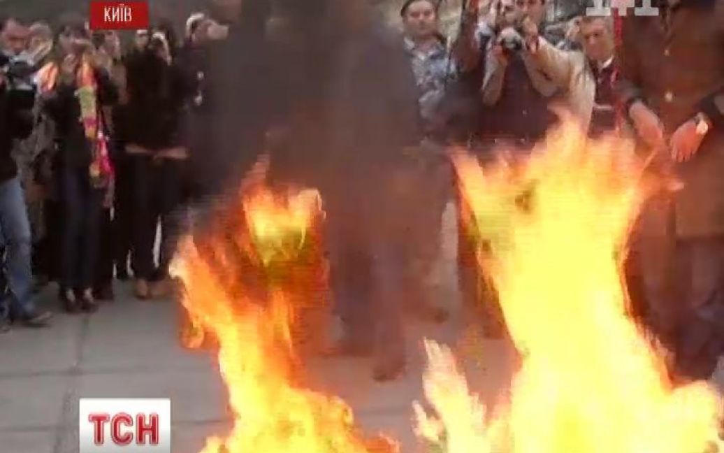 Комуністи спалили три прапори УПА / © 