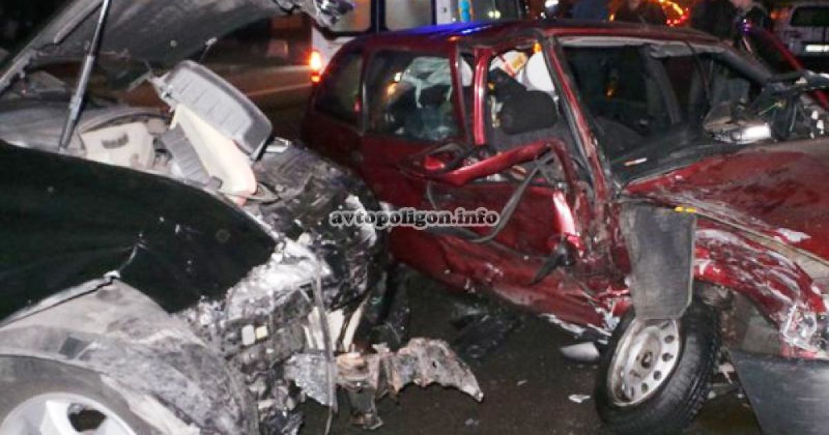 Водій і пасажир Ford після ДТП потрапили в лікарню