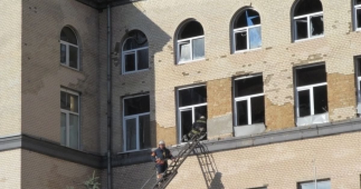 Пожежники все ще працюють на місці НП