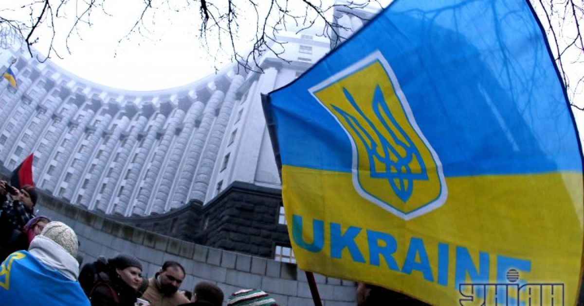 Під Кабміном збираються українці