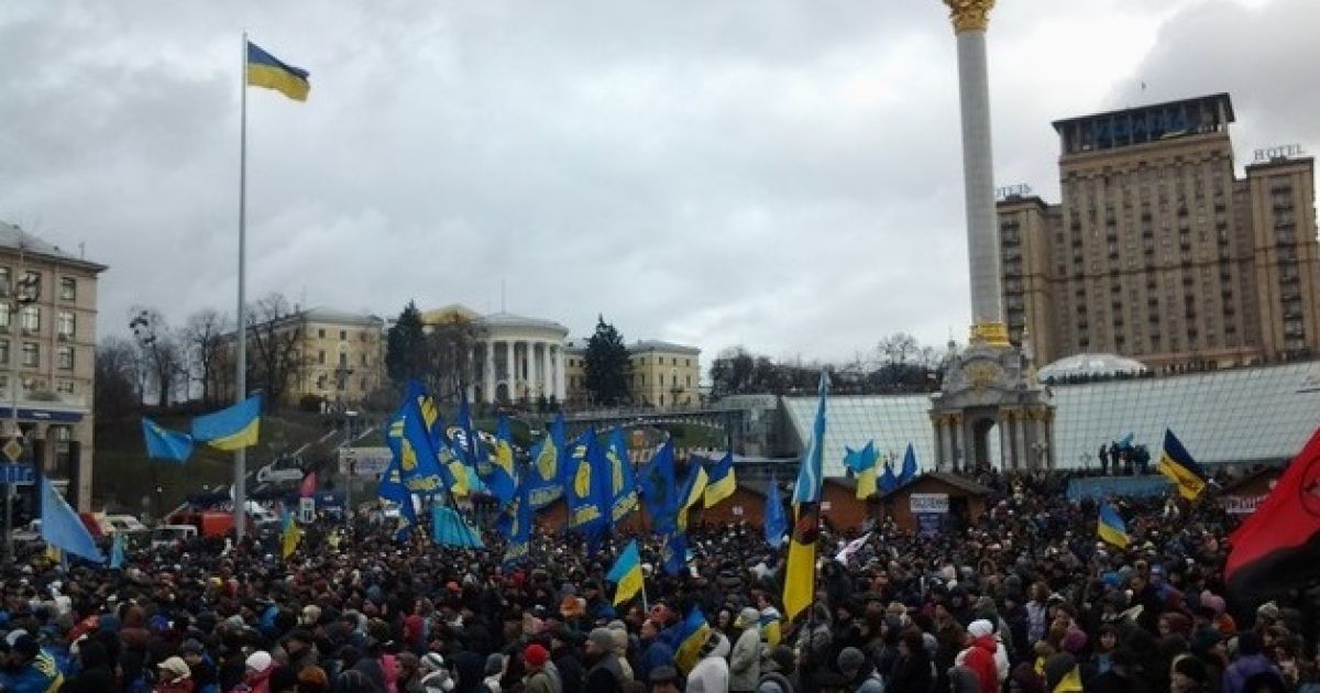 Мітингувальники рушили до парламенту
