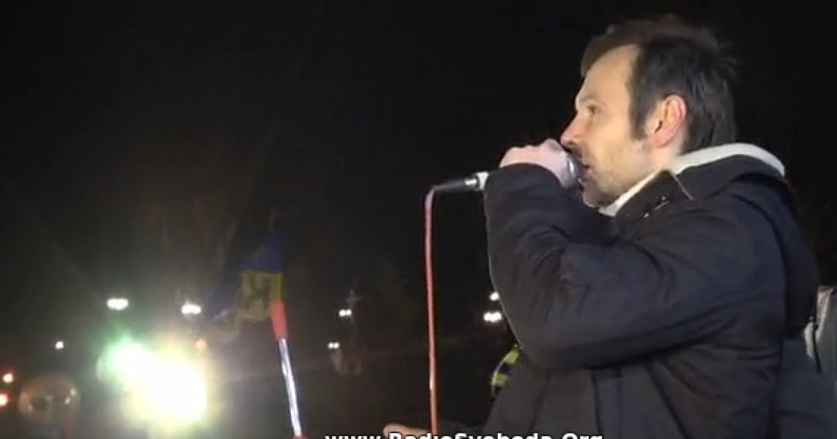 На Євромайдані Вакарчук заспівав студентам "Вставай"