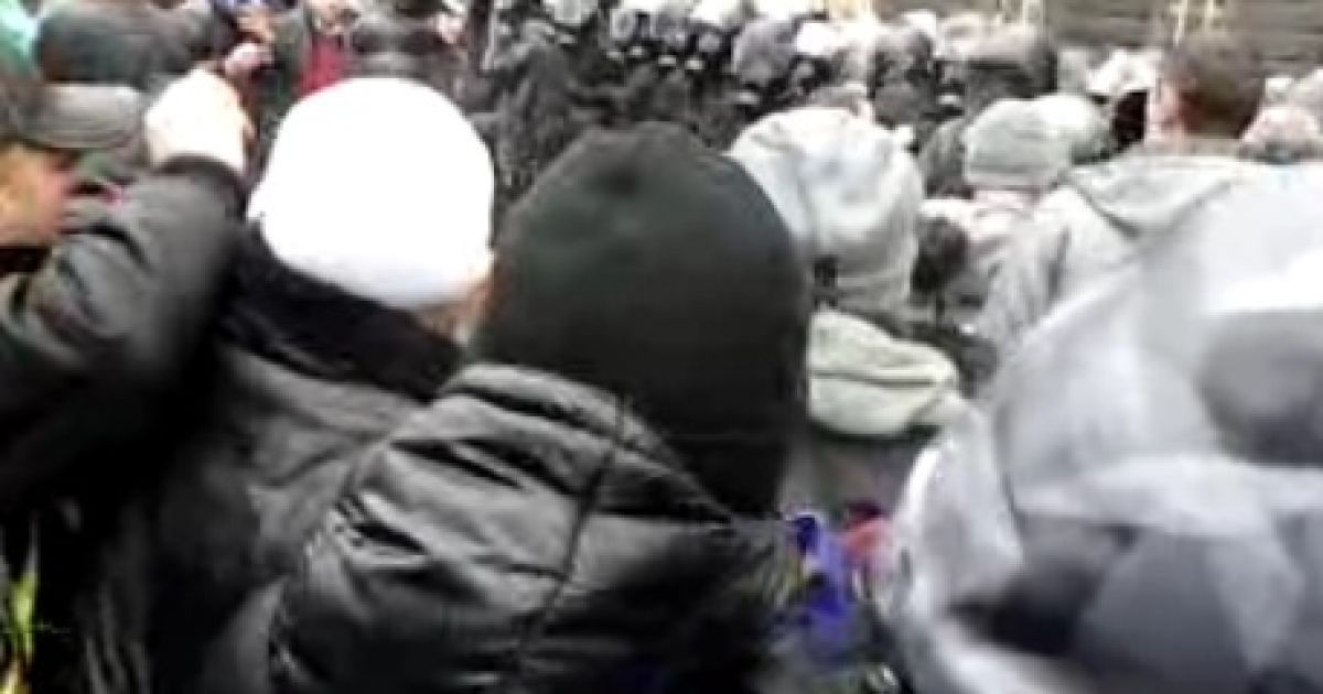 Люди вимагають відставки уряду та євроінтеграції