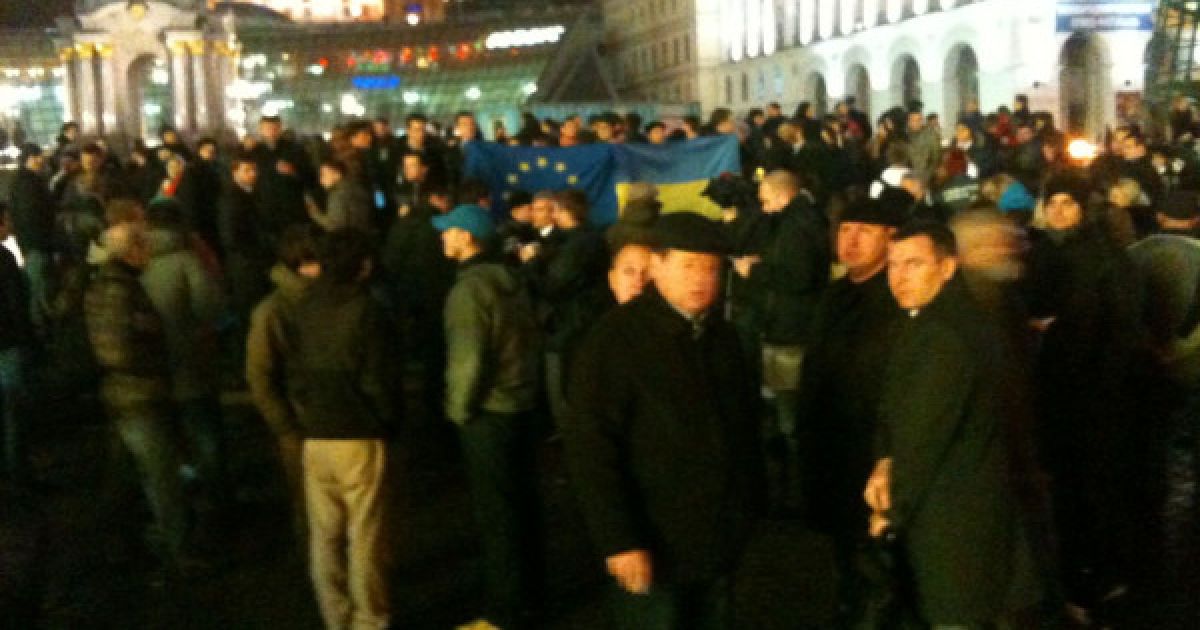 Кияни вийшли на Майдан Незалежності. Фото Оксани Коваленко