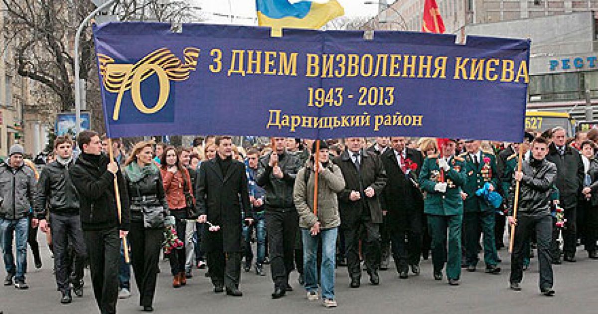 Зараз на вулицях в центрі міста дуже багато людей