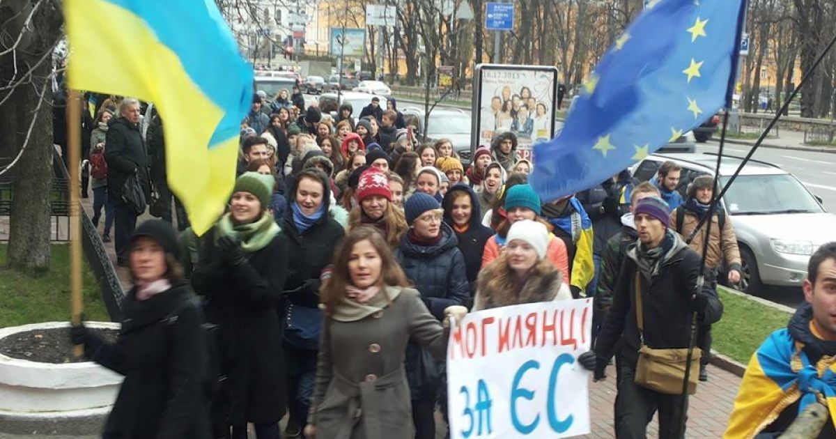 Студенти рушили на Євромайдан