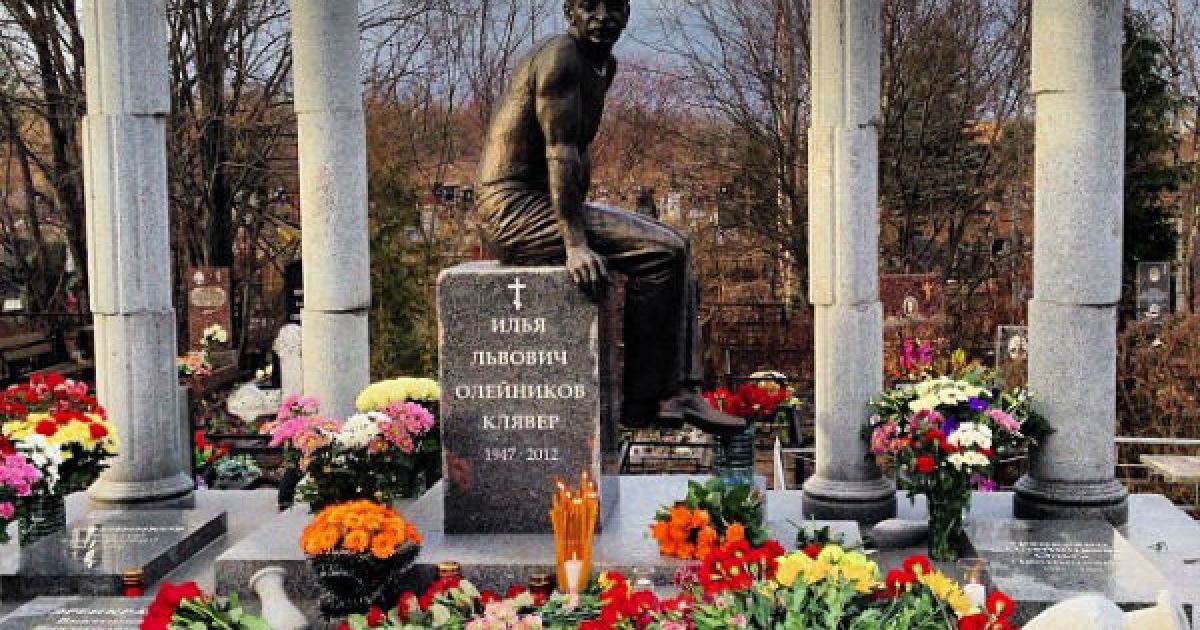 На річницю смерті на могилі Олейникова встановили пам'ятник