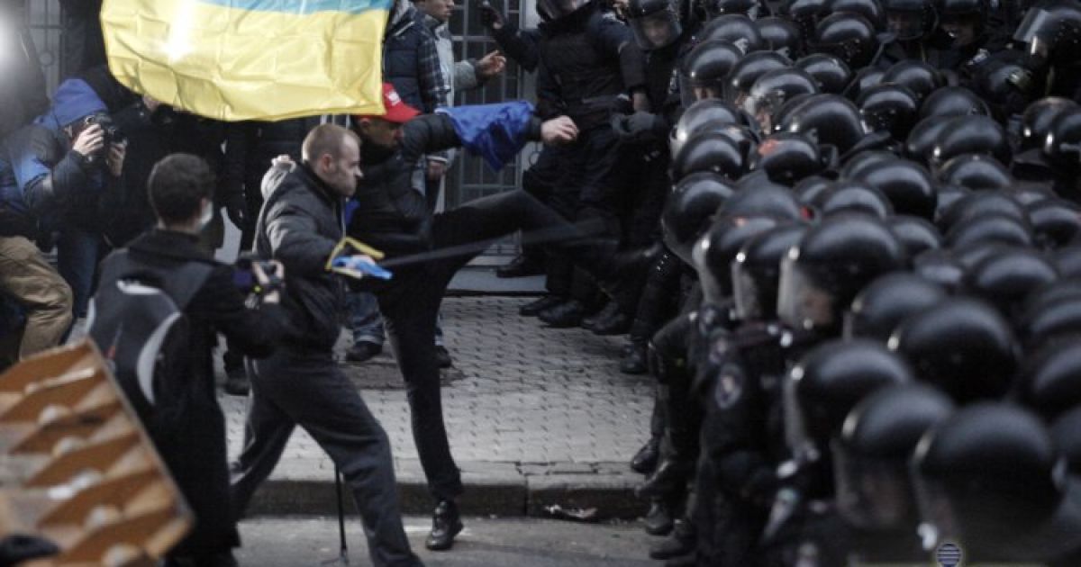 Нападение 2014. Киев штурм Майдана 2013 Беркут.