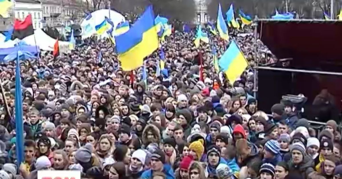 Десятки Євромайданів по всій Україні чекають новин із Вільнюса