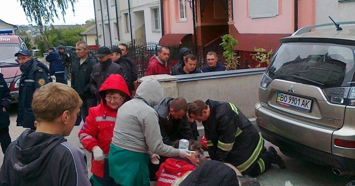 Чоловіка засипало землею на будівництві