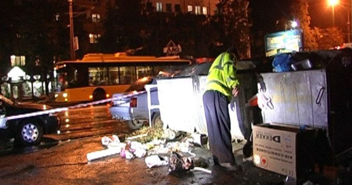 Жінка викинула новонародженого на смітник. Ілюстрація