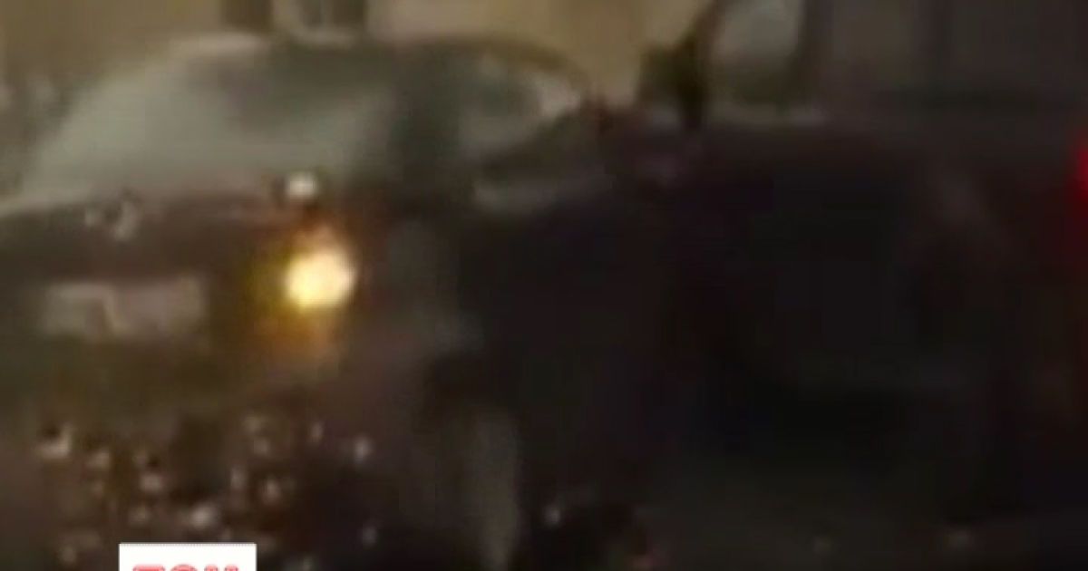 В інтернеті з&#039;явилося відео моторошної аварії у Києві