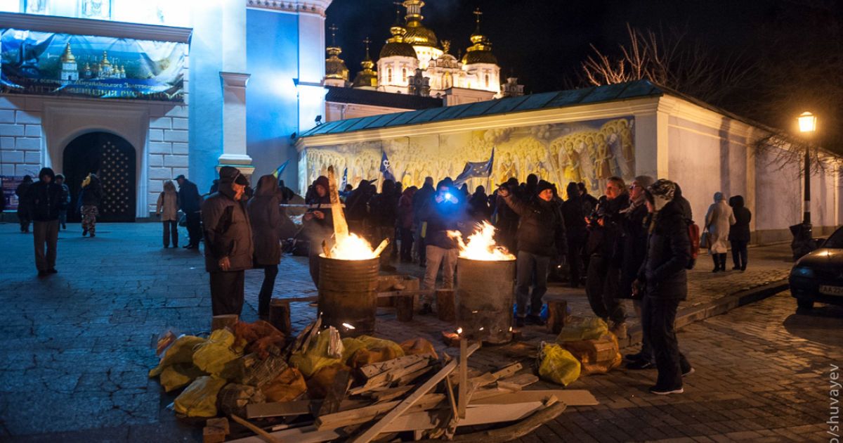 Для євромайданівців створили інструкцію "Як не замерзнути на мітингу" (фото)