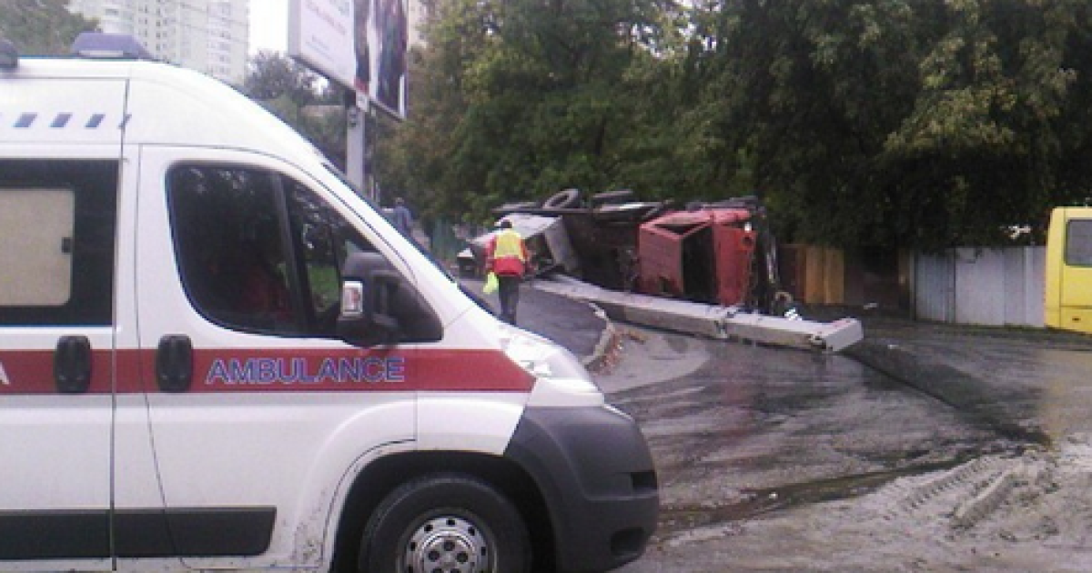 У столиці перекинувся автокран. / © magnolia-tv.com