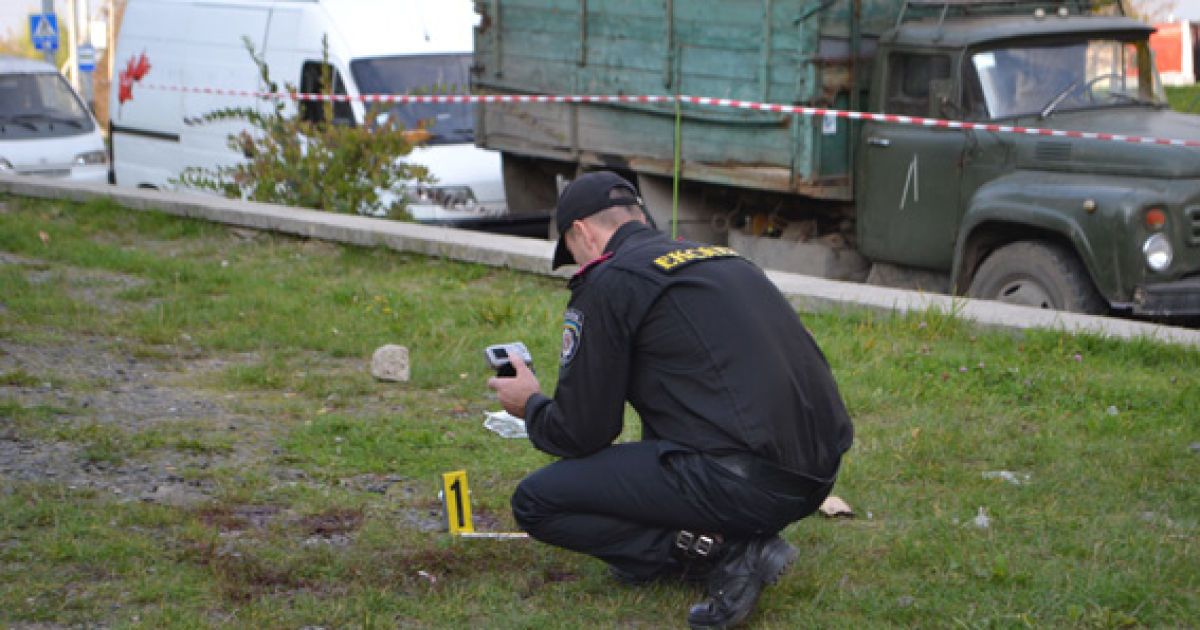 Під час бійки у рівненському кафе дебошир зарізав жінку