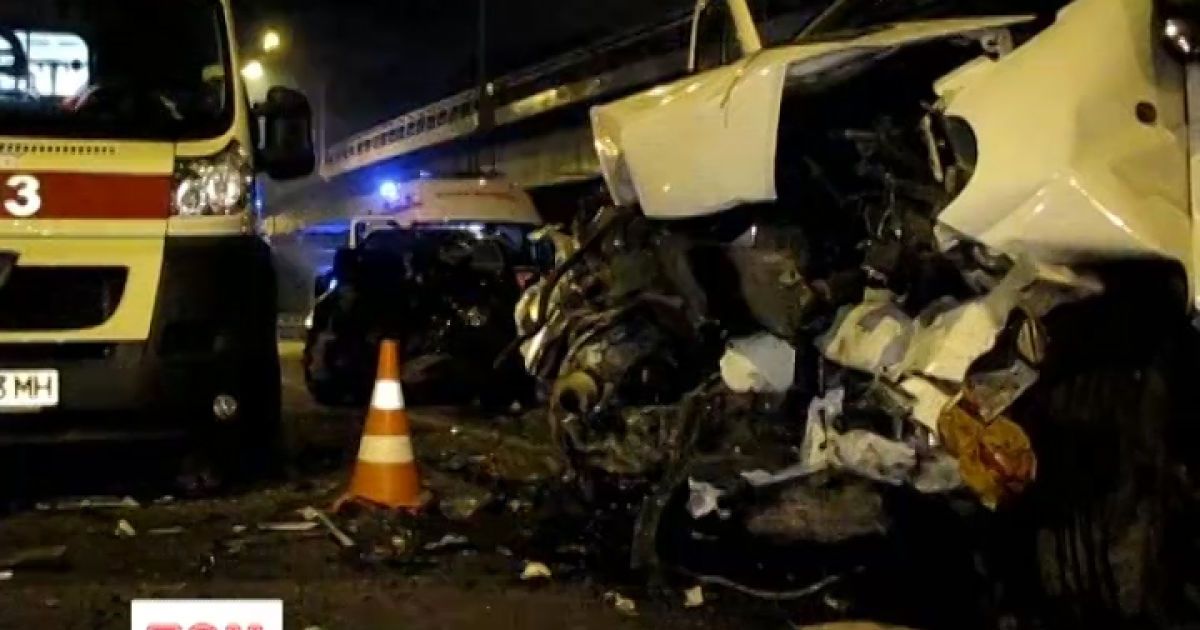 У Києві водій примудрився проїхати Дарницьким мостом на зустрічній смузі