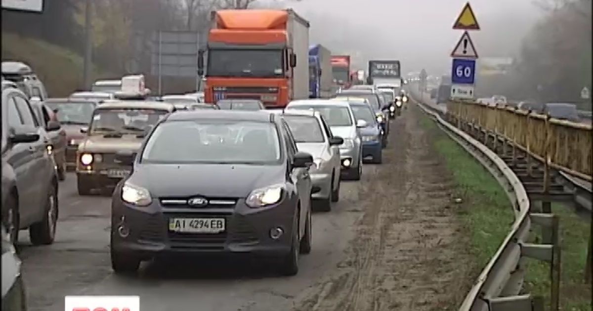 Ремонт на Одеській трасі спричинив багатокілометрові затори