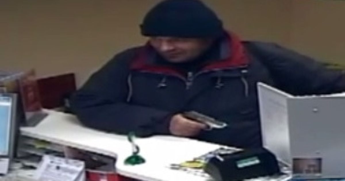Чоловік виніс з банку 6 тис. грн
