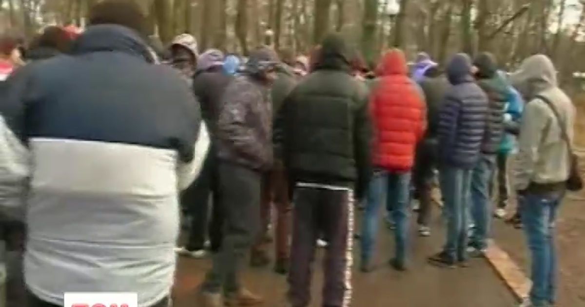 "Титушки" йдуть з Маріїнського парку