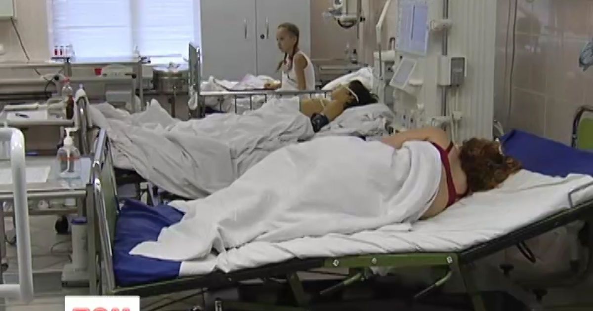 Пожежники знімали студентів з вікон