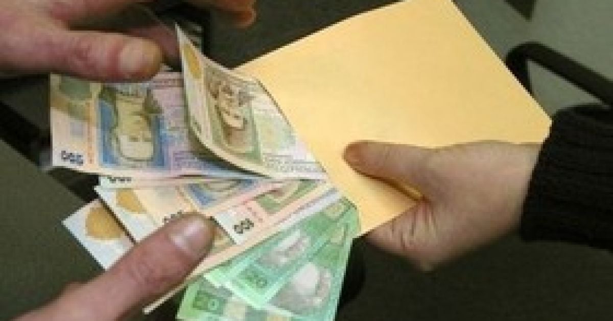 Українці стали отримувати більше, але в перерахунку на купівельну спроможність - менше