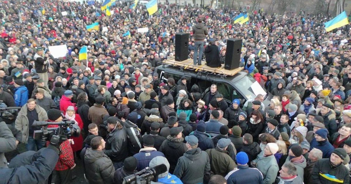 Євромайдан на Михайлівській площі набирає обертів