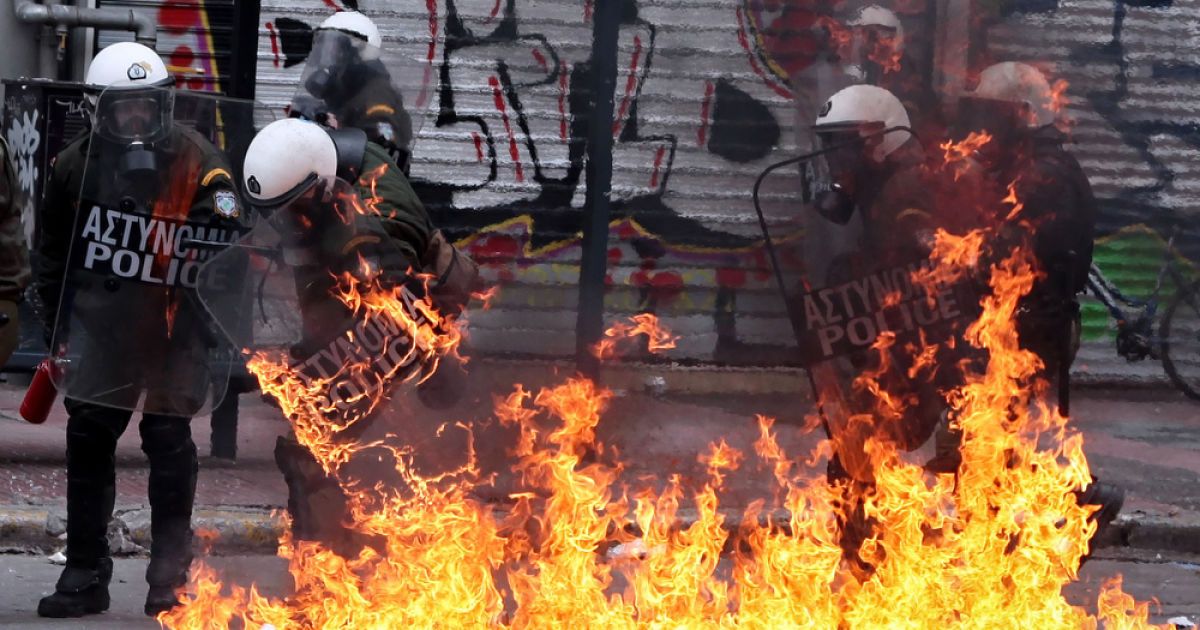 Акції протесту проходять "з вогником"